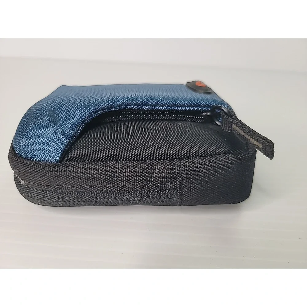 Lowepro LP36320-0WW Tahoe 10 Camera Pouch Bag Two Tone‎ Pockets